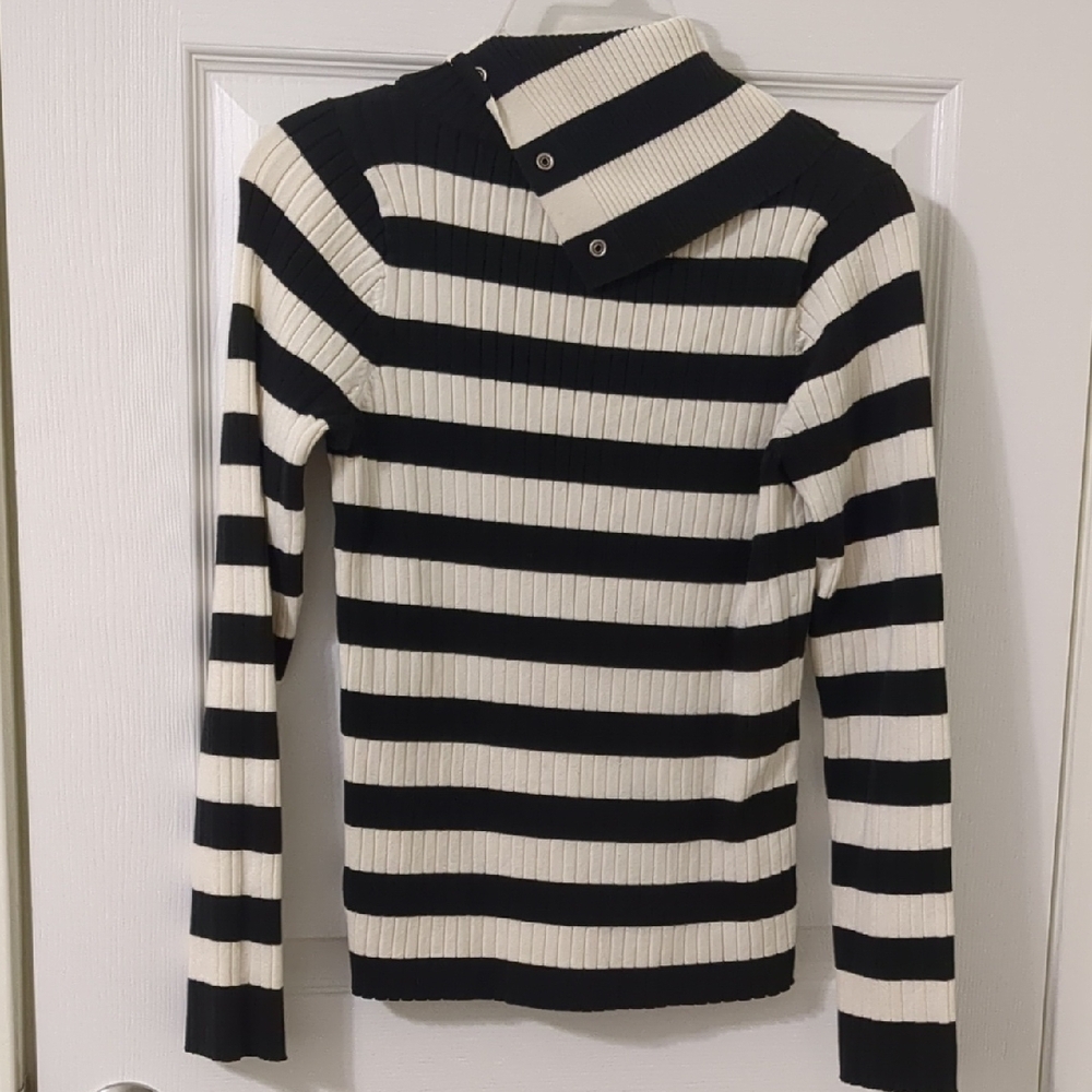 🎉HP🎉Liz Claiborne Black and Cream Striped Turtleneck Sweater - Picture 3 of 3